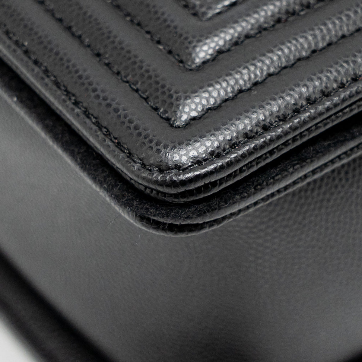 CHANEL NEW MEDIUM BOY BAG CAVIAR BLACK GHW (MICROCHIP)