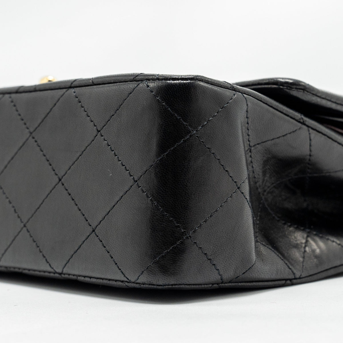CHANEL MEDIUM CLASSIC DOUBLE FLAP BAG LAMBSKIN BLACK GHW