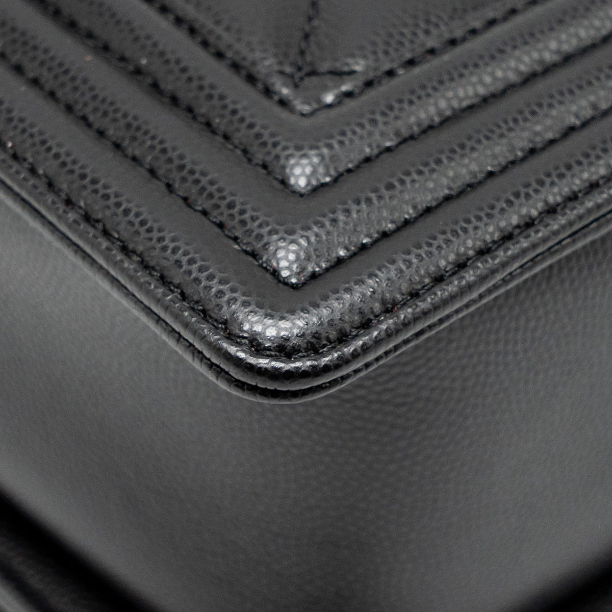 CHANEL NEW MEDIUM BOY BAG CAVIAR BLACK GHW (MICROCHIP)