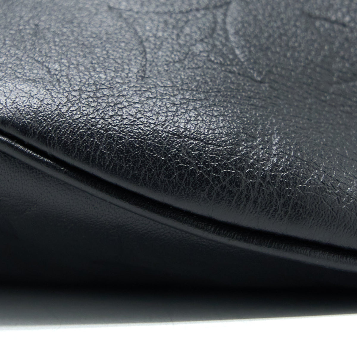 LOUIS VUITTON DISCOVERY BUMBAG PM MONOGRAM SHADOW CALFSKIN BLACK/BLACK HARDWARE