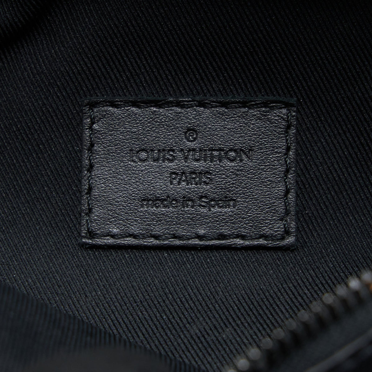 LOUIS VUITTON DISCOVERY BUMBAG PM MONOGRAM SHADOW CALFSKIN BLACK/BLACK HARDWARE