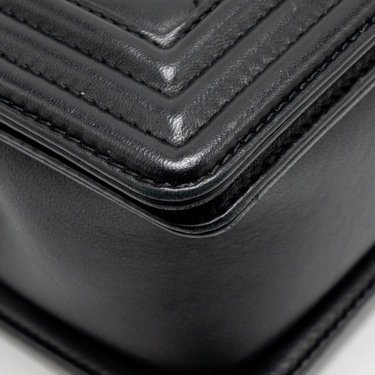 CHANEL MEDIUM BOY BAG LAMBSKIN BLACK RUTHENIUM HARDWARE
