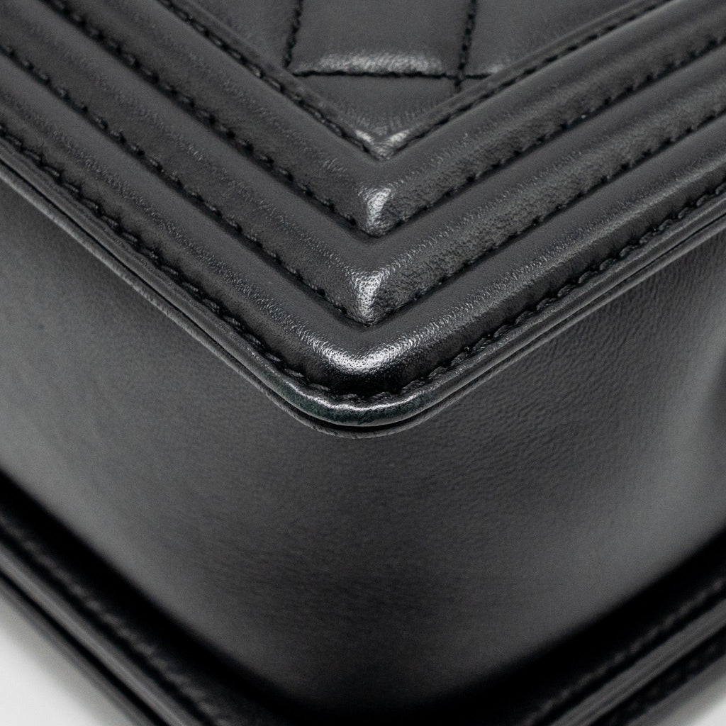 CHANEL MEDIUM BOY BAG LAMBSKIN BLACK RUTHENIUM HARDWARE