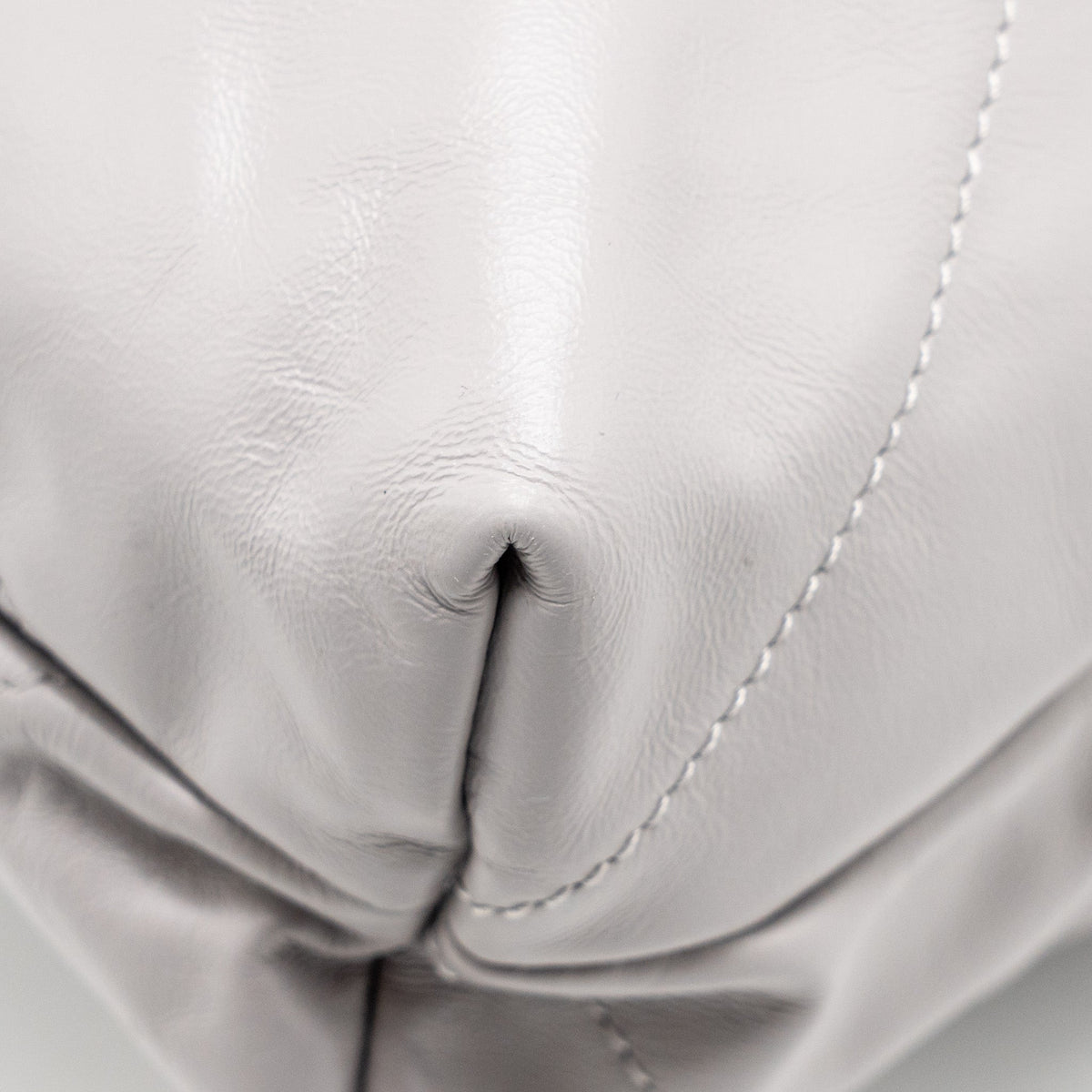 CHANEL MEDIUM 22 BAG SHINY CALFSKIN GREY SHW (MICROCHIP)