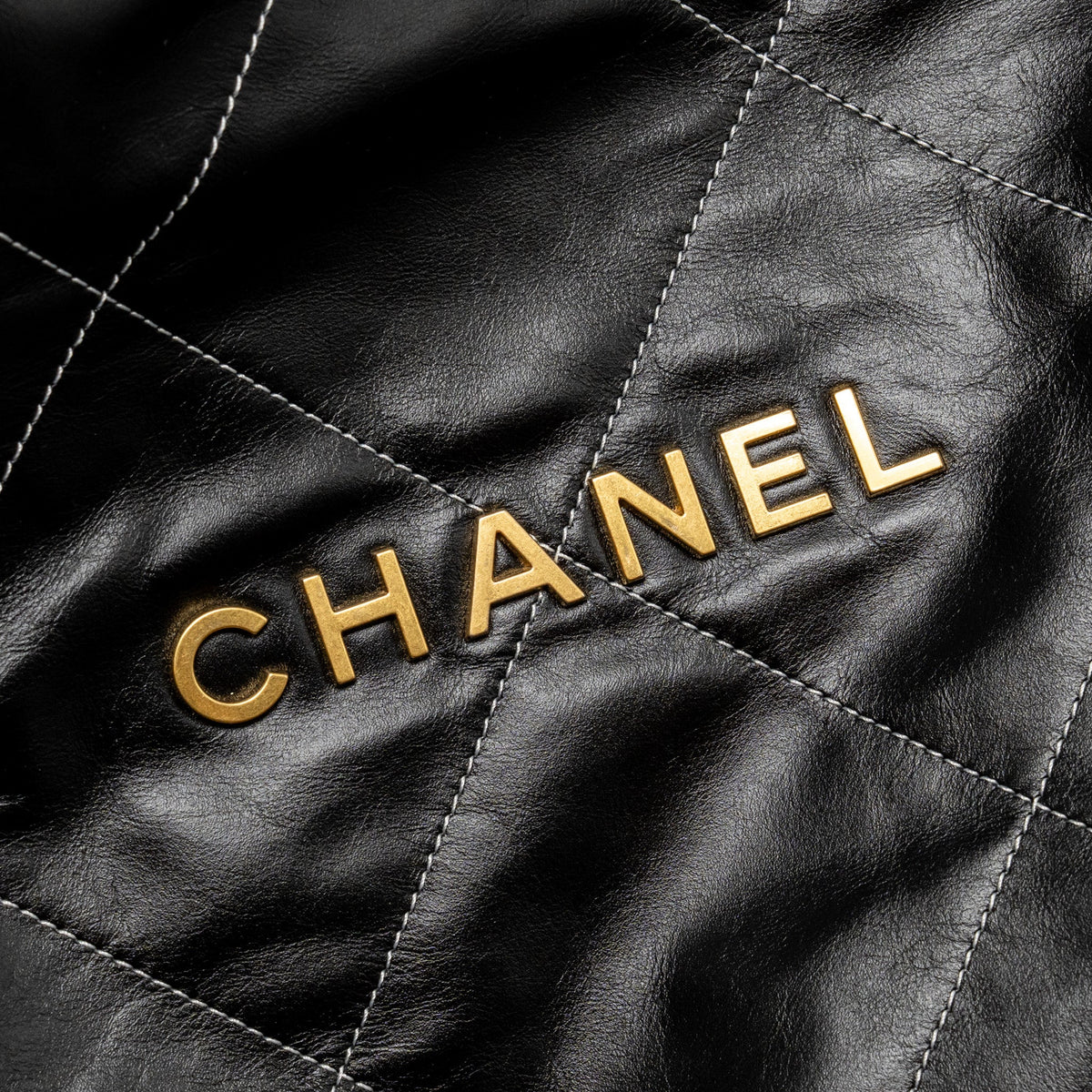 CHANEL MEDIUM 22 BAG WHITE STITCHING CALFSKIN BLACK GHW (MICROCHIP)