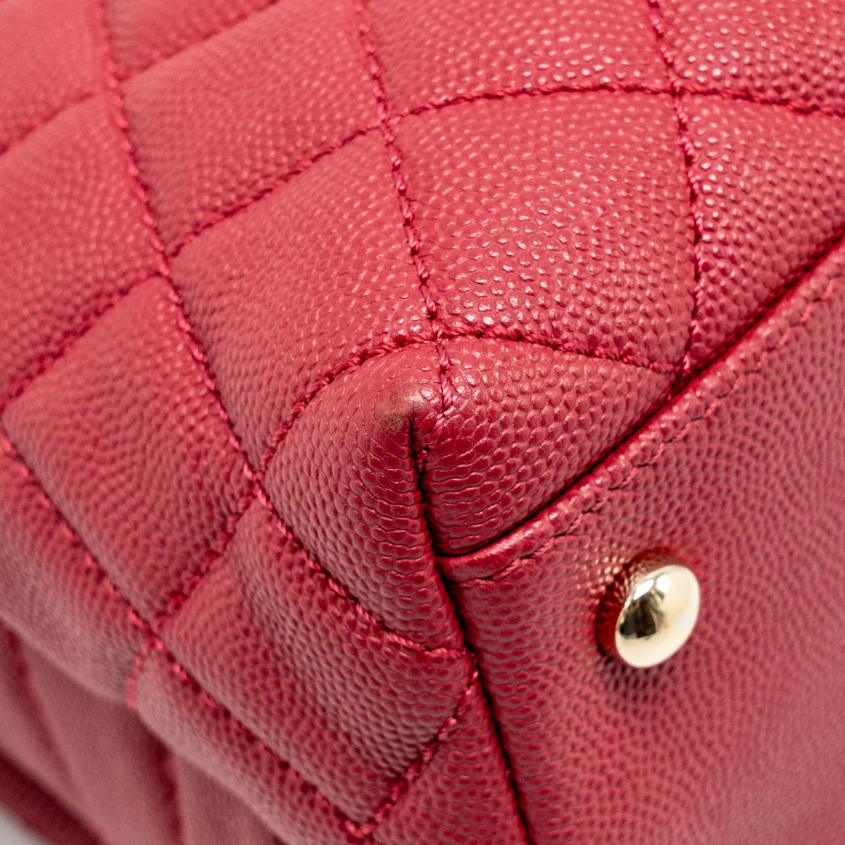 CHANEL MEDIUM COCO HANDLE CAVIAR RED GHW