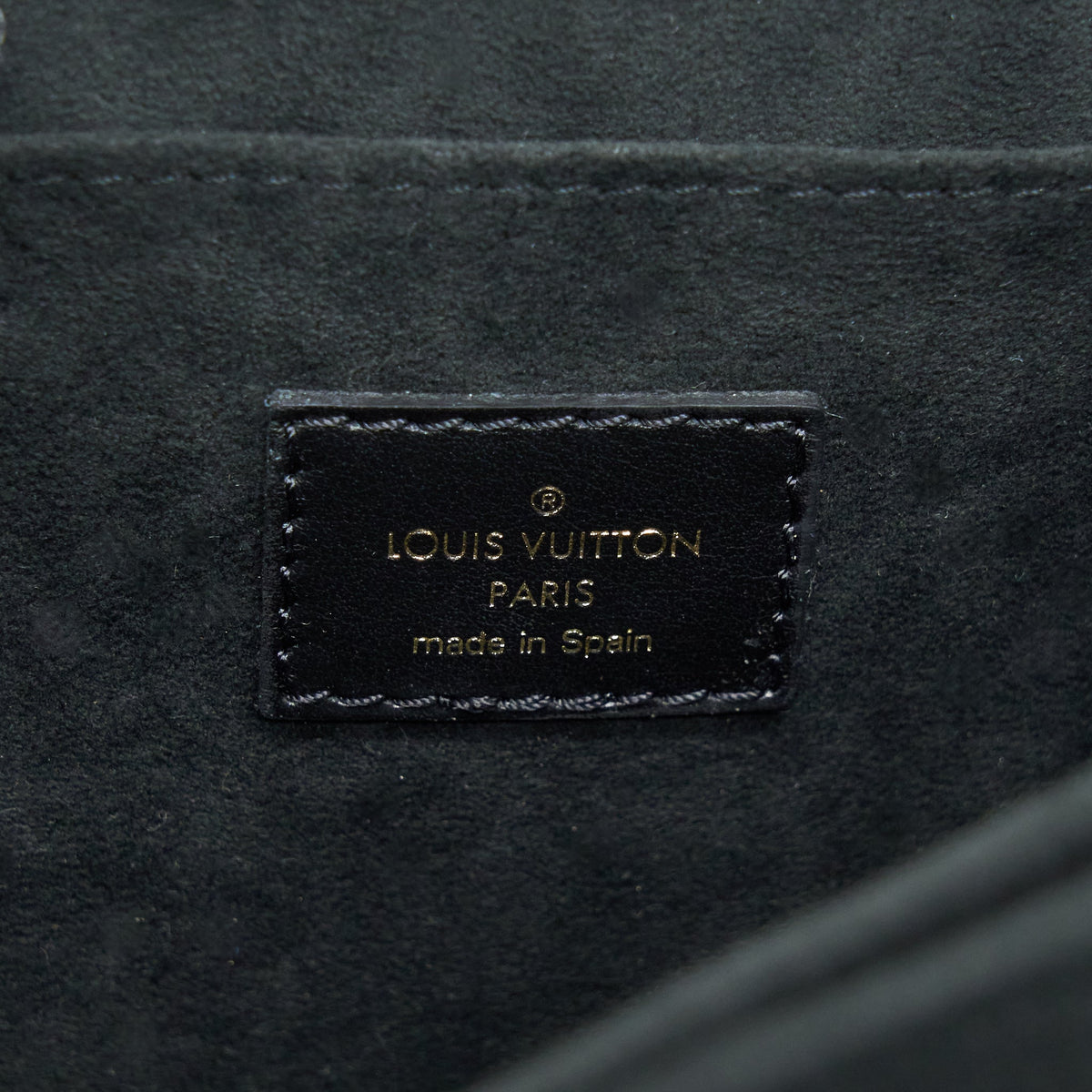 LOUIS VUITTON DAUPHINE MM EPI BLACK GHW