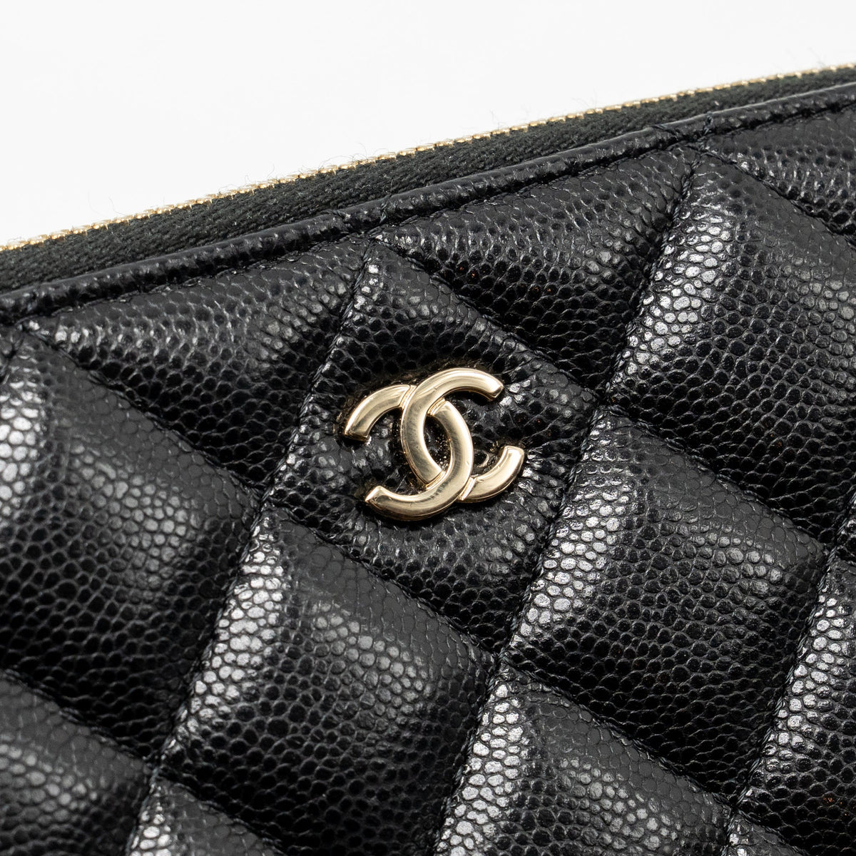 CHANEL 25A ZIP CLUTCH WITH CHAIN CAVIAR BLACK LGHW (MICROCHIP)