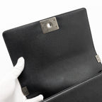 CHANEL MEDIUM BOY BAG CAVIAR BLACK SHW (MICROCHIP)