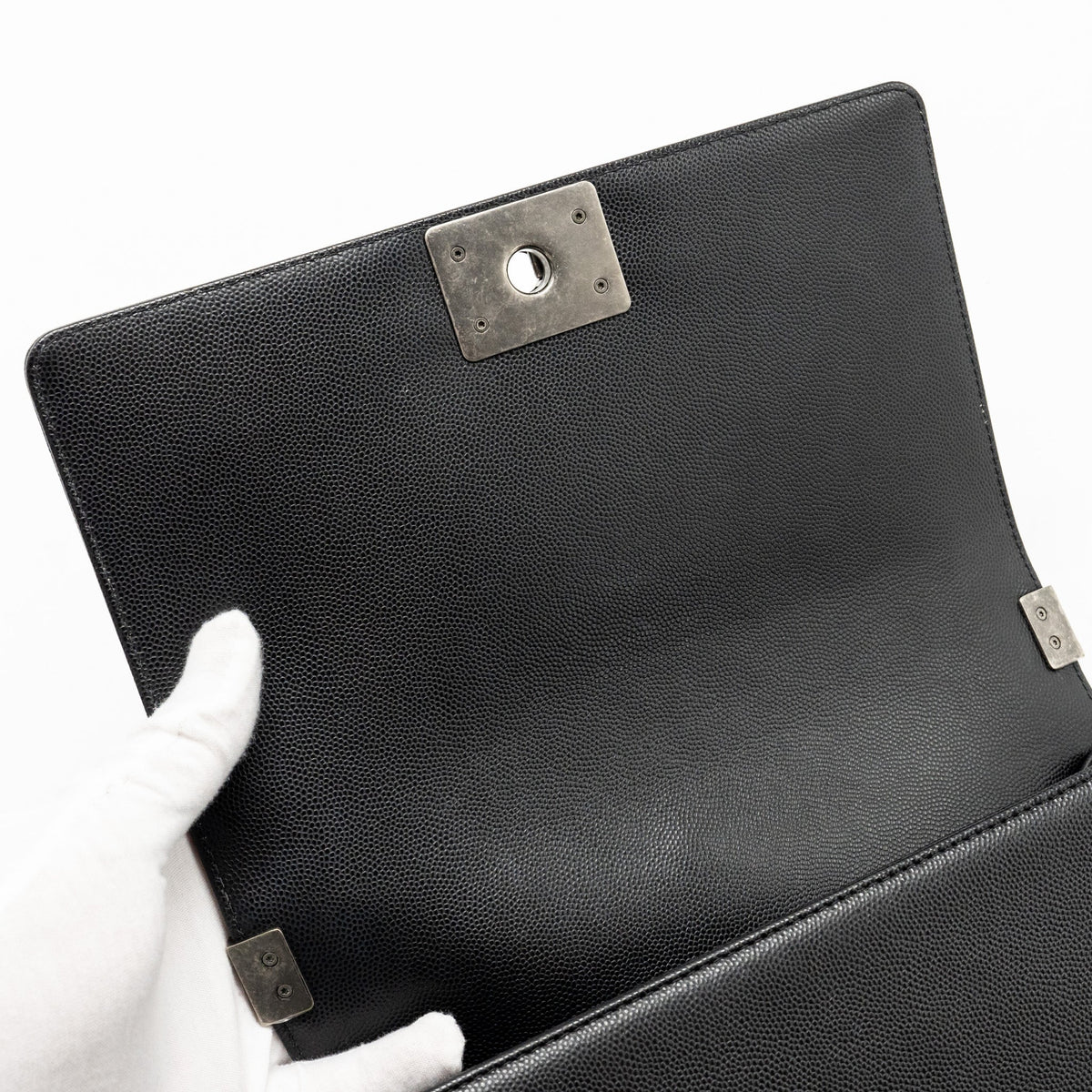 CHANEL MEDIUM BOY BAG CAVIAR BLACK SHW (MICROCHIP)