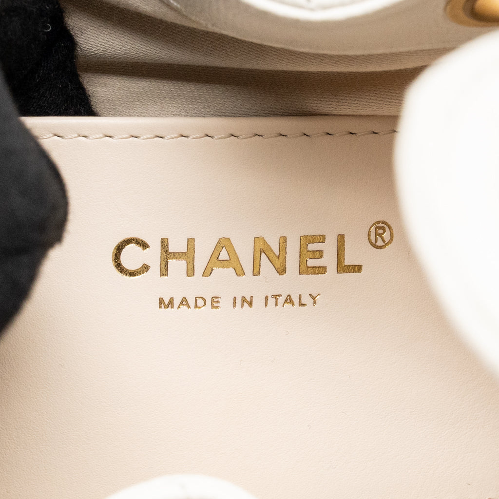 Chanel Small 25 Bag Caviar White GHW (Microchip)