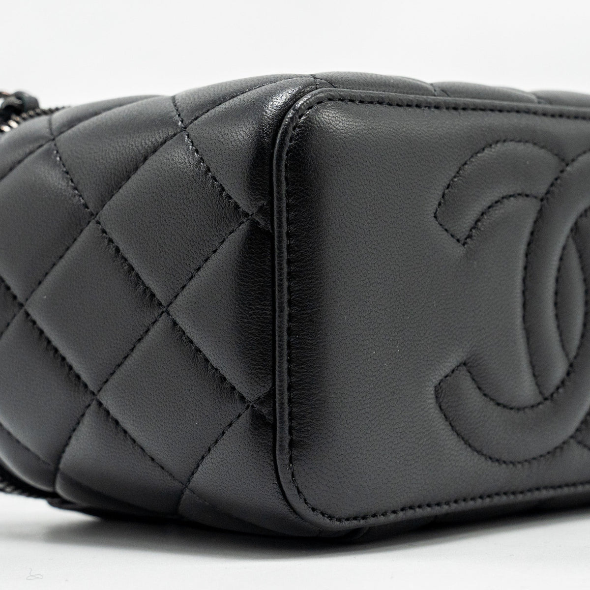 CHANEL LONG VANITY CASE LAMBSKIN SO BLACK (MICROCHIP)
