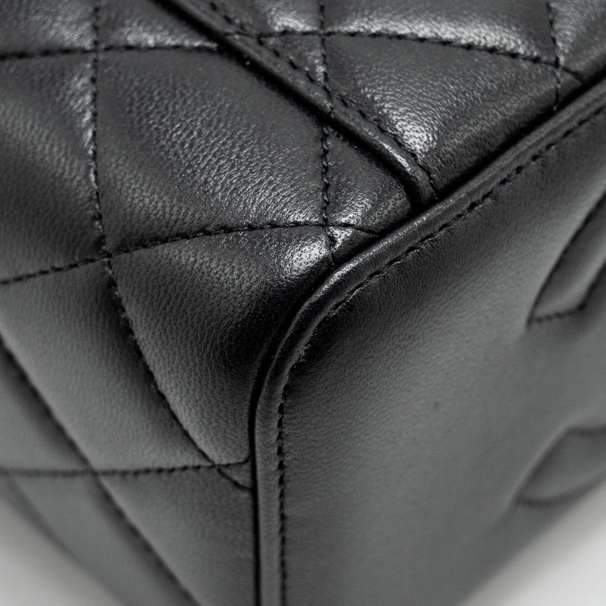 CHANEL LONG VANITY CASE LAMBSKIN SO BLACK (MICROCHIP)