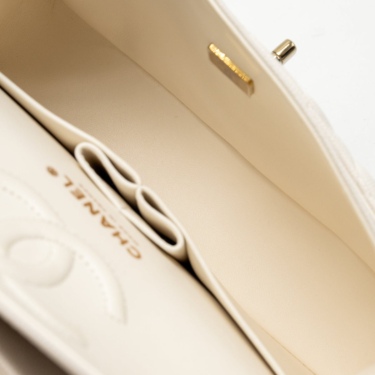 CHANEL SMALL CLASSIC DOUBLE FLAP BAG CAVIAR WHITE LGHW (MICROCHIP)