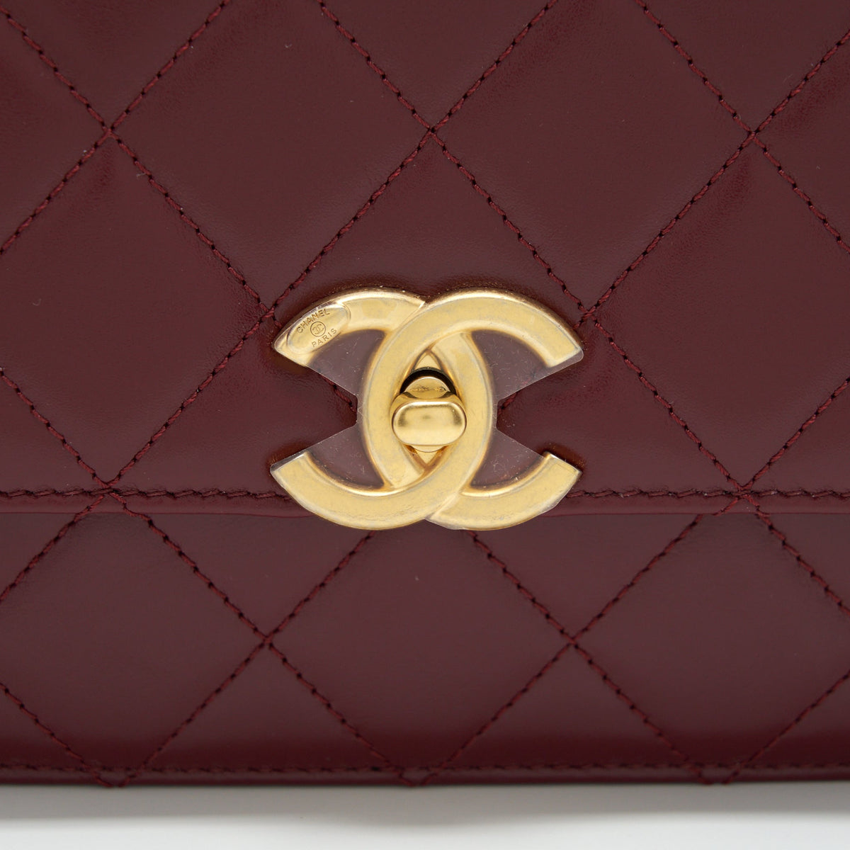 CHANEL 21A MEDIUM GOLD CRUSH FLAP BAG CALFSKIN NC635 BURGUNDY GHW (MICROCHIP)