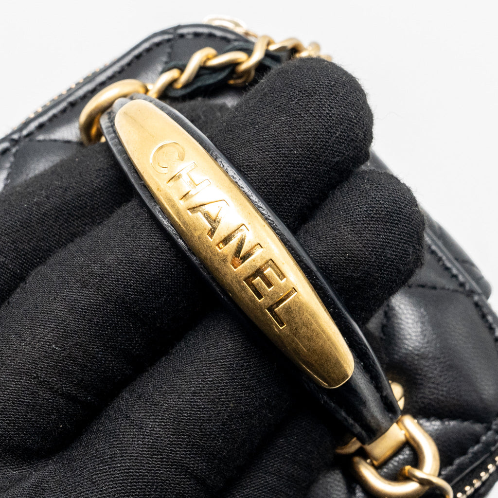 CHANEL TOP HANDLE MINI VANITY CASE WITH CHAIN LAMBSKIN BLACK GHW (MICROCHIP)