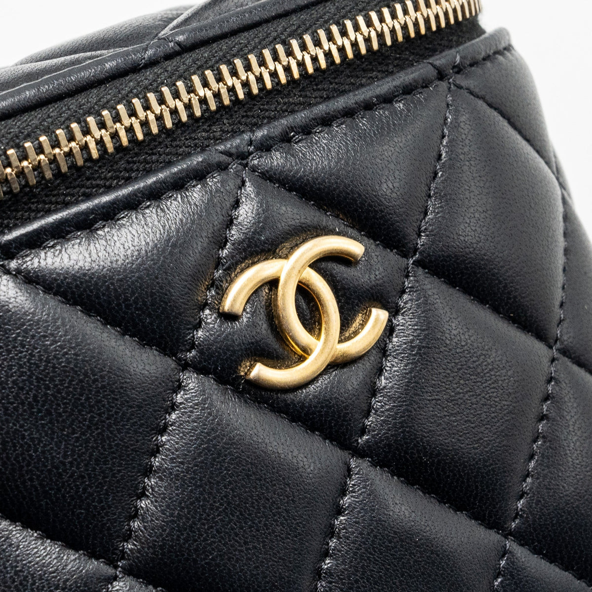 CHANEL TOP HANDLE MINI VANITY CASE WITH CHAIN LAMBSKIN BLACK GHW (MICROCHIP)