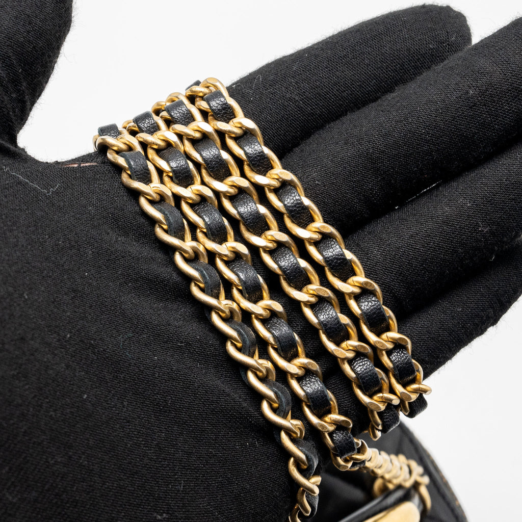 CHANEL TOP HANDLE MINI VANITY CASE WITH CHAIN LAMBSKIN BLACK GHW (MICROCHIP)
