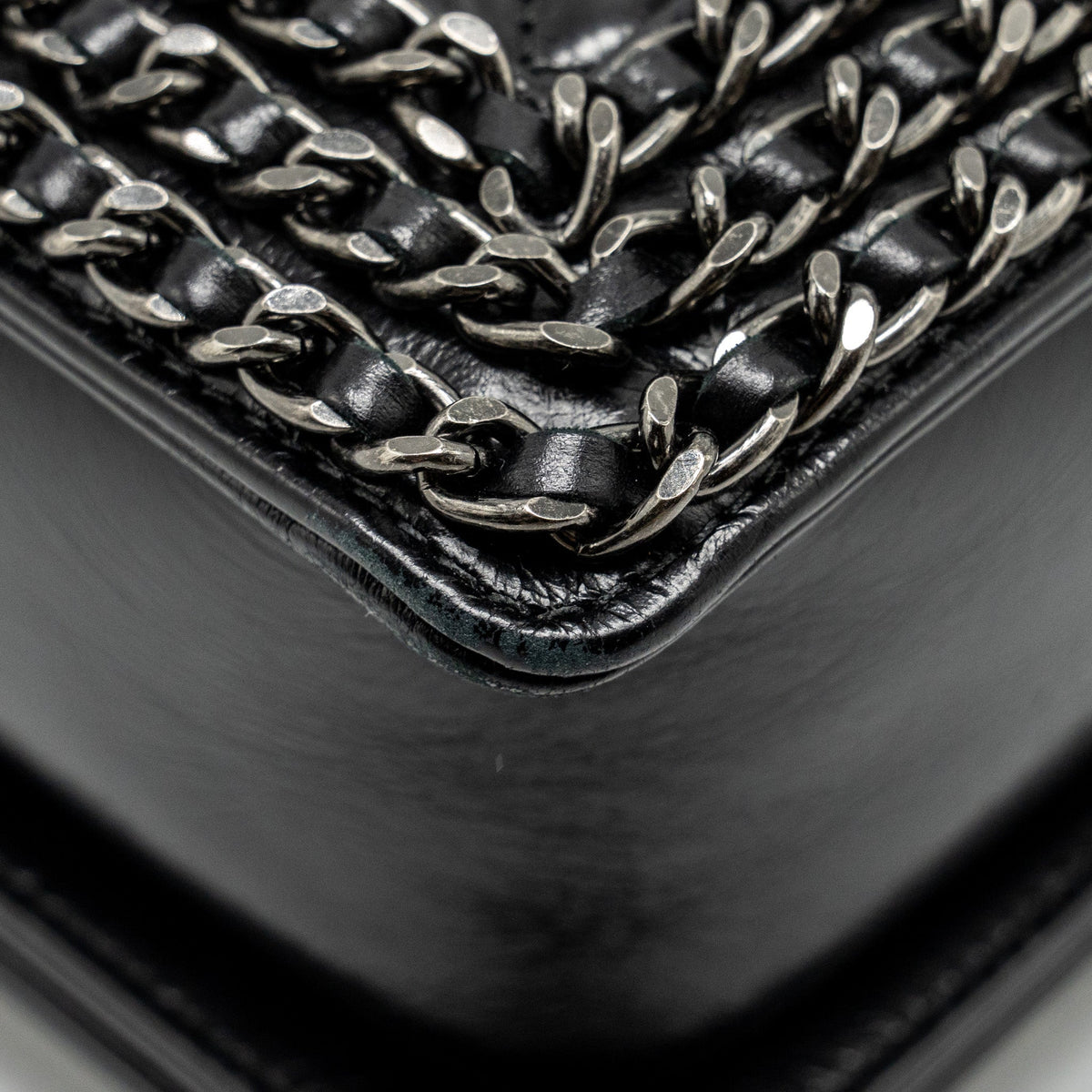 CHANEL NEW MEDIUM CHAIN EDGE BOY BAG CALFSKIN BLACK RUTHENIUM SHW