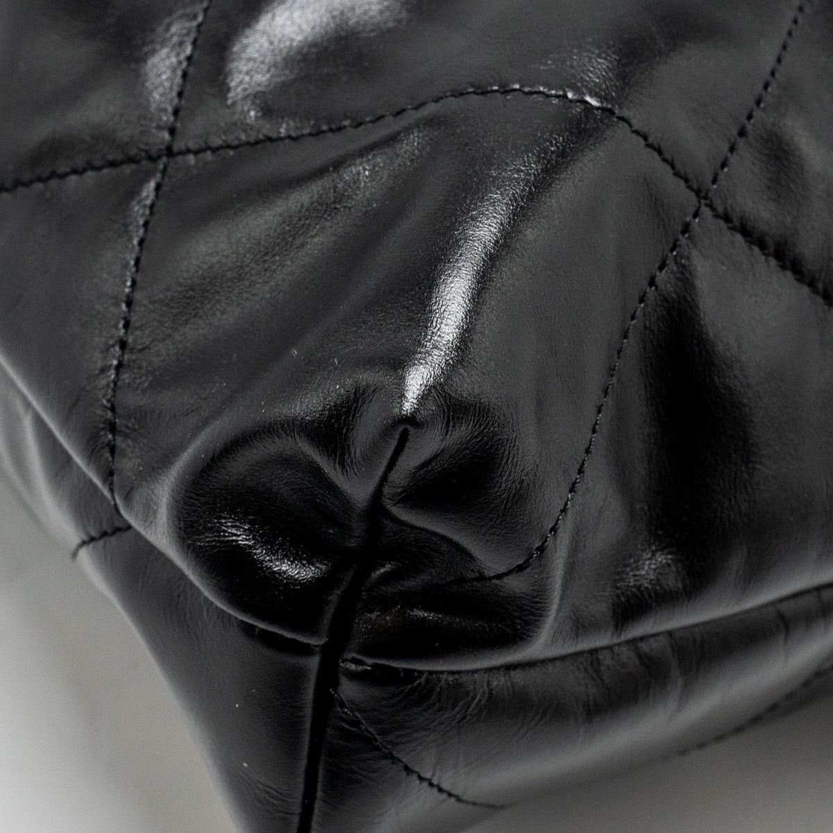 CHANEL MEDIUM 22 BAG SHINY CALFSKIN BLACK GHW (MICROCHIP)