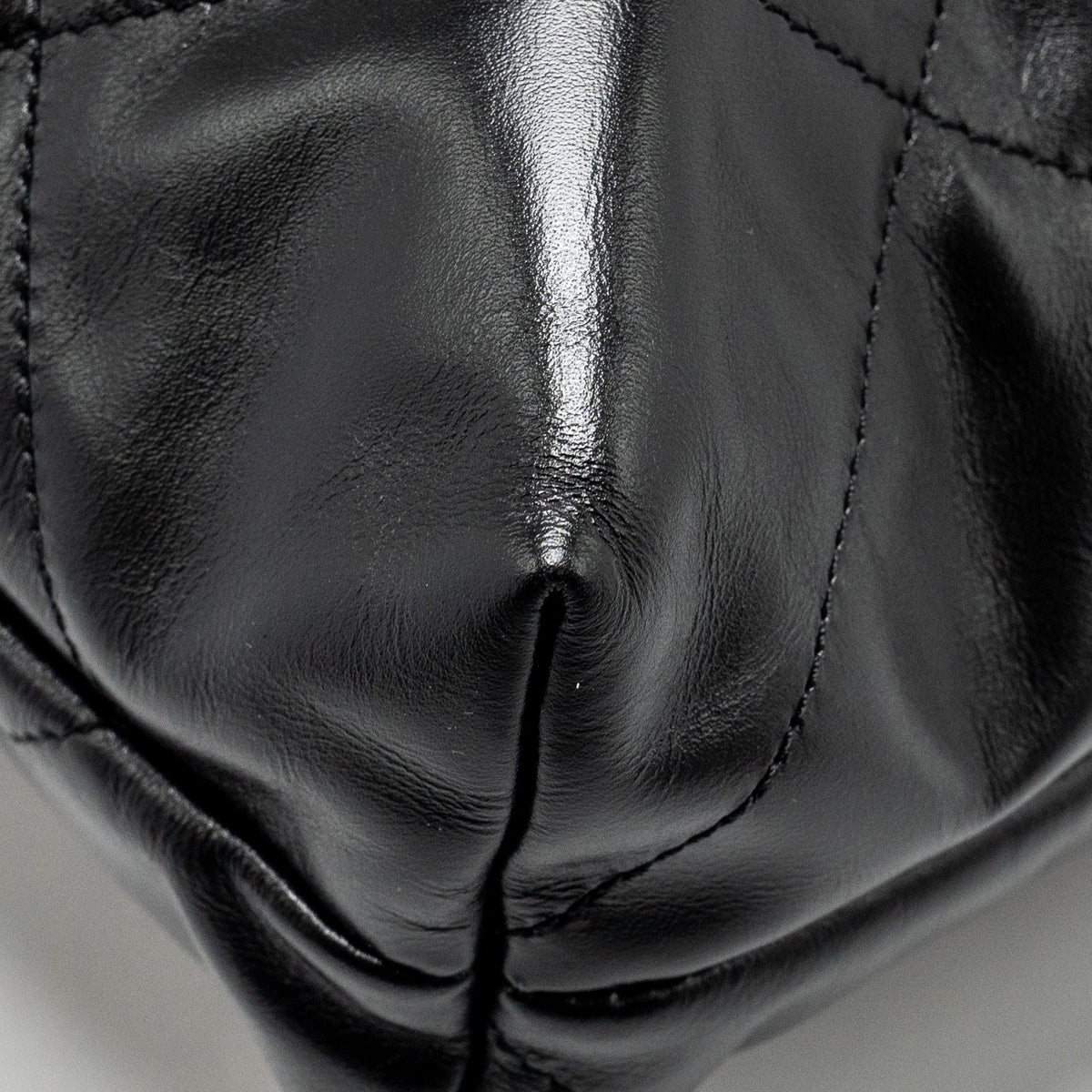 CHANEL MEDIUM 22 BAG SHINY CALFSKIN BLACK GHW (MICROCHIP)