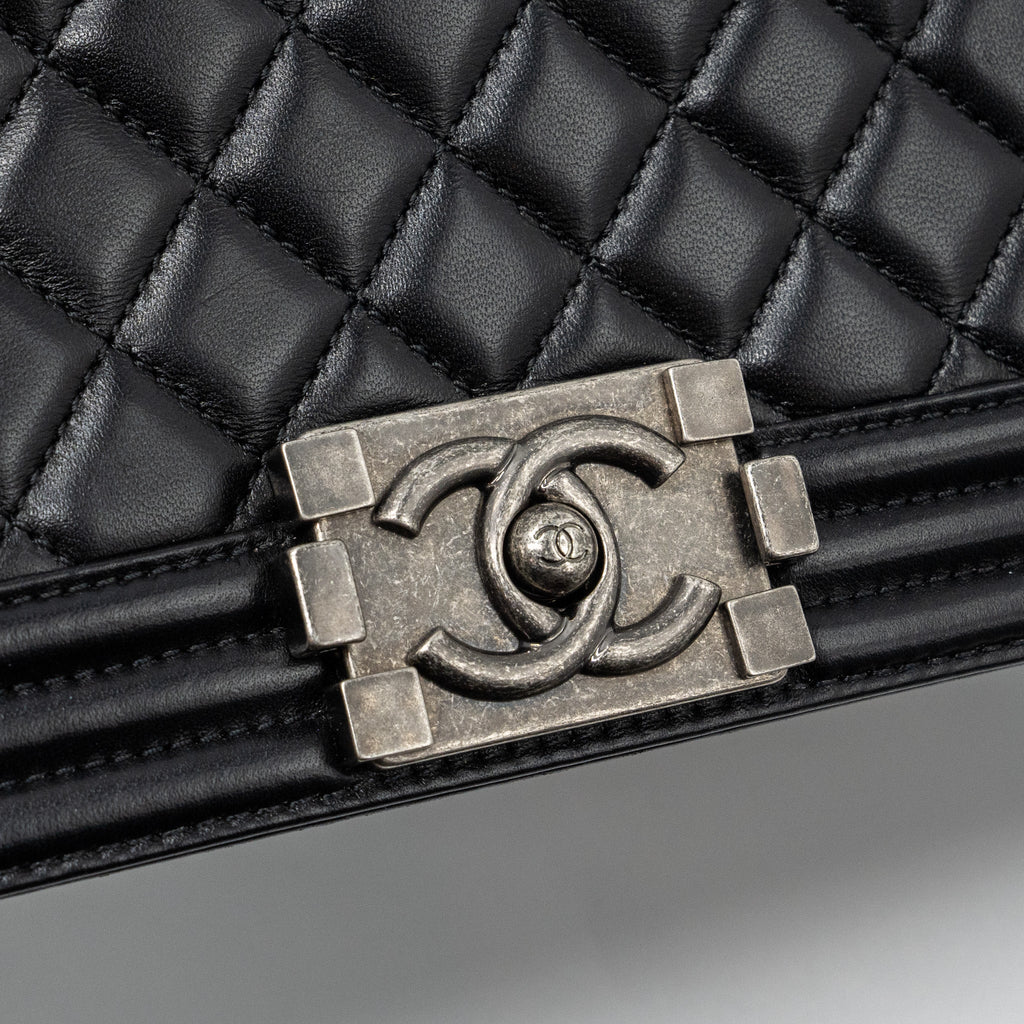 CHANEL NEW MEDIUM BOY BAG LAMBSKIN BLACK RUTHENIUM HARDWARE