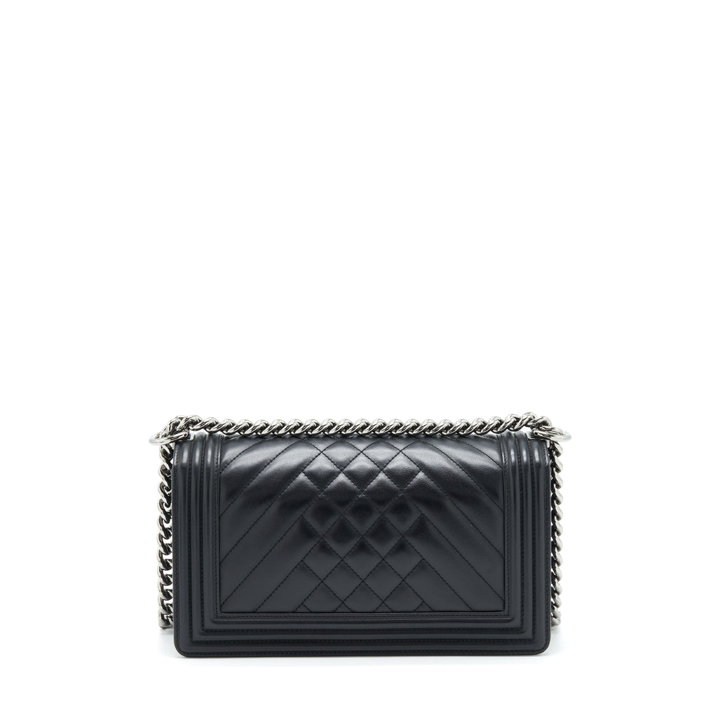CHANEL MEDIUM BOY BAG QUILTED AND CHEVRON CALFSKIN BLACK SHW