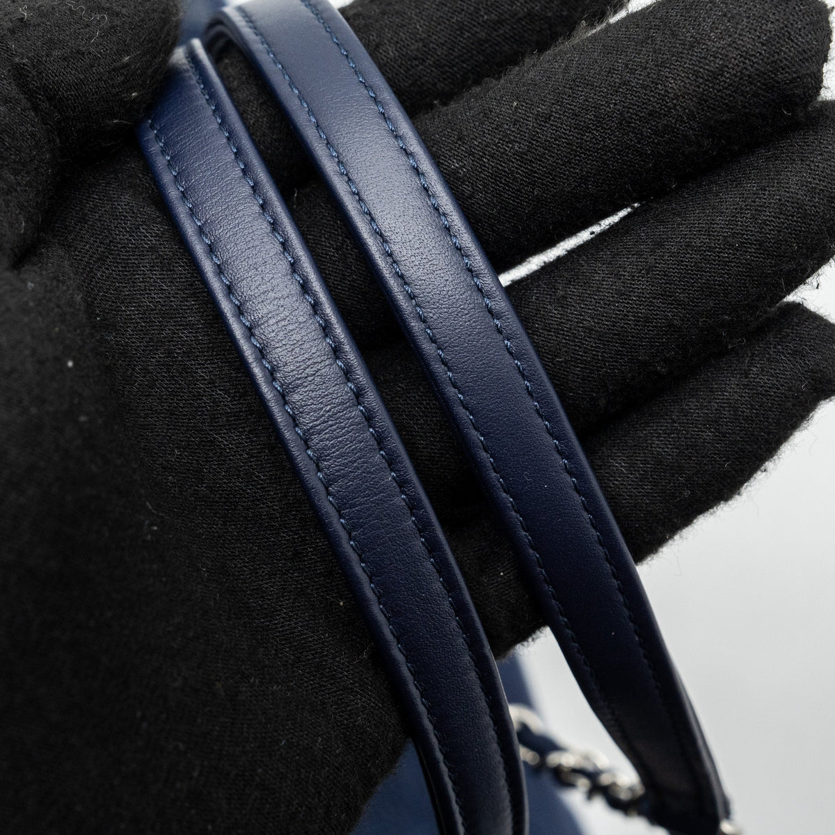 CHANEL DEAUVILLE TOTE BAG CANVAS NAVY SHW (MICROCHIP)