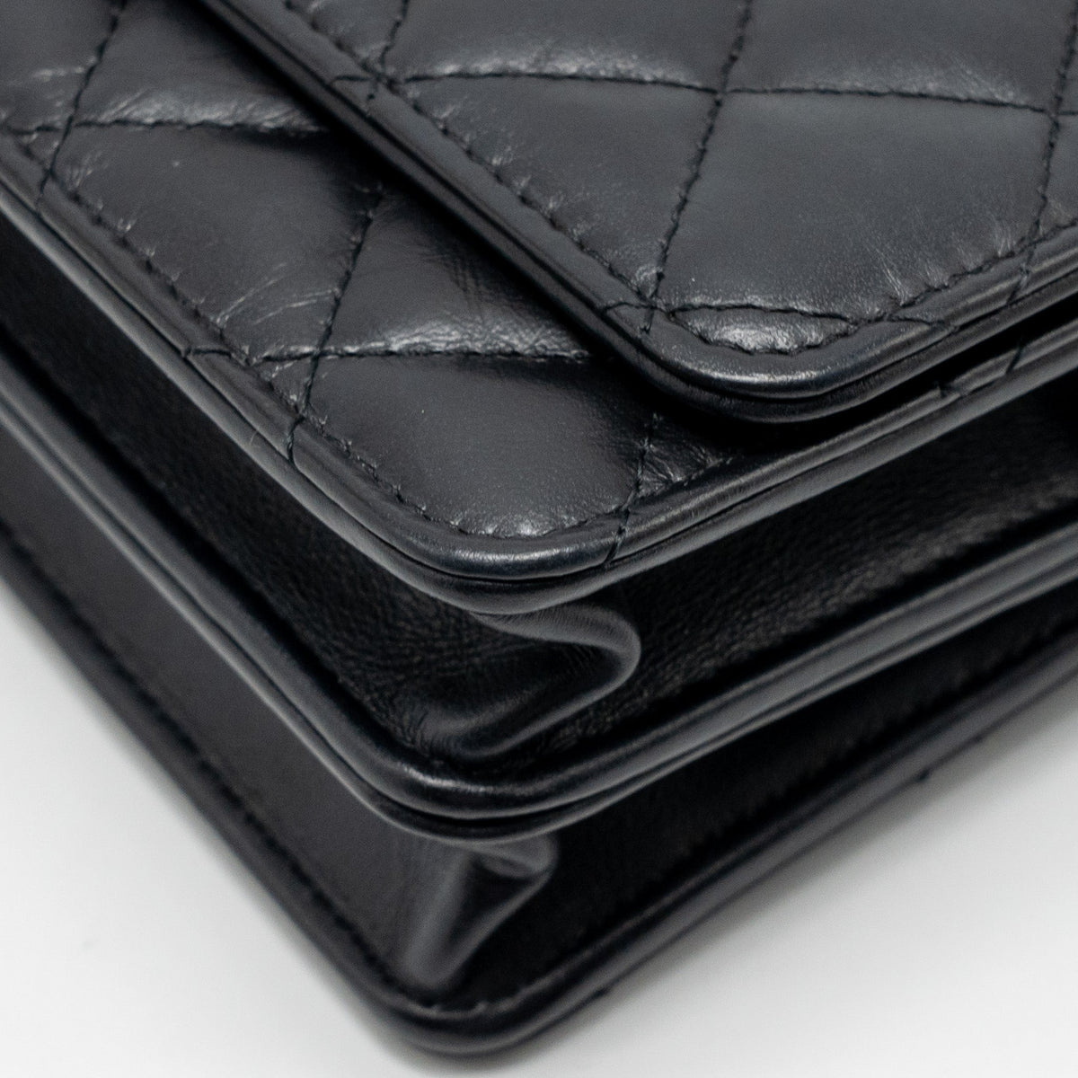 CHANEL MINI 2.55 REISSUE WALLET ON CHAIN AGED CALFSKIN BLACK GHW(MICROCHIP)