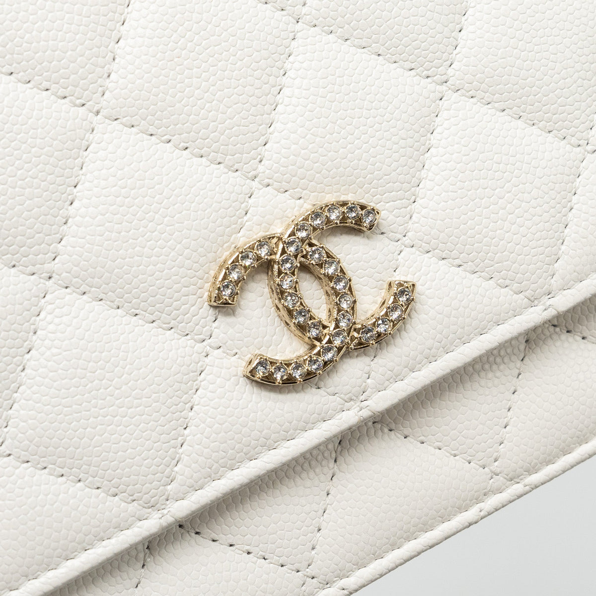 CHANEL DETAIL CRYSTAL CC LOGO WALLET ON CHAIN CAVIAR WHITE LGHW(MICROCHIP)