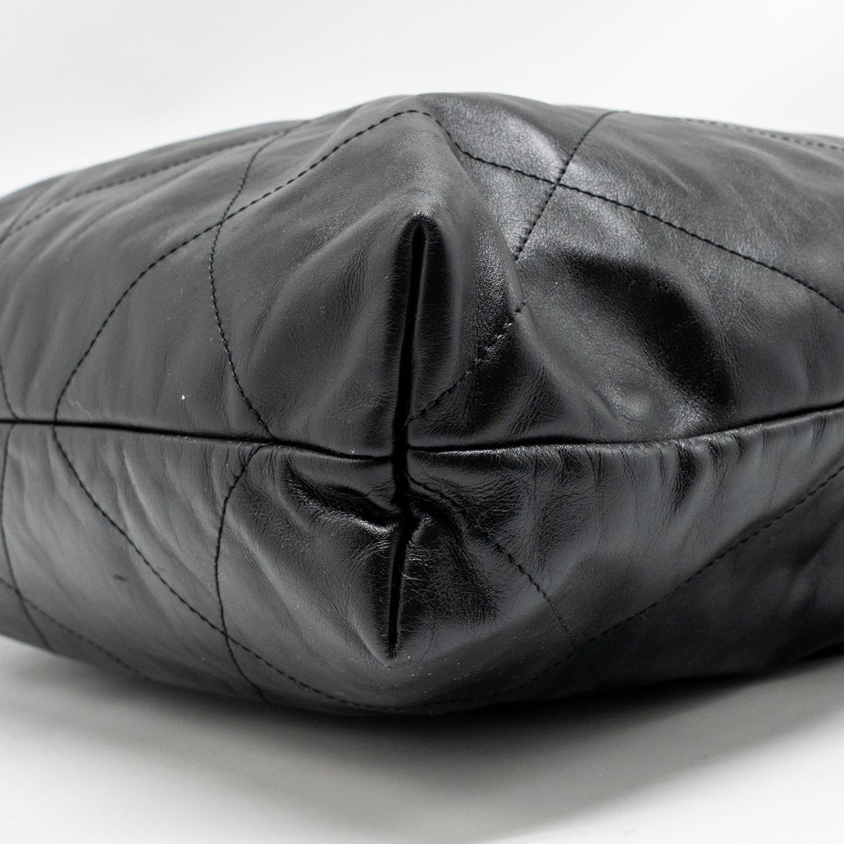 CHANEL MEDIUM 22 BAG CALFSKIN BLACK GHW (MICROCHIP)