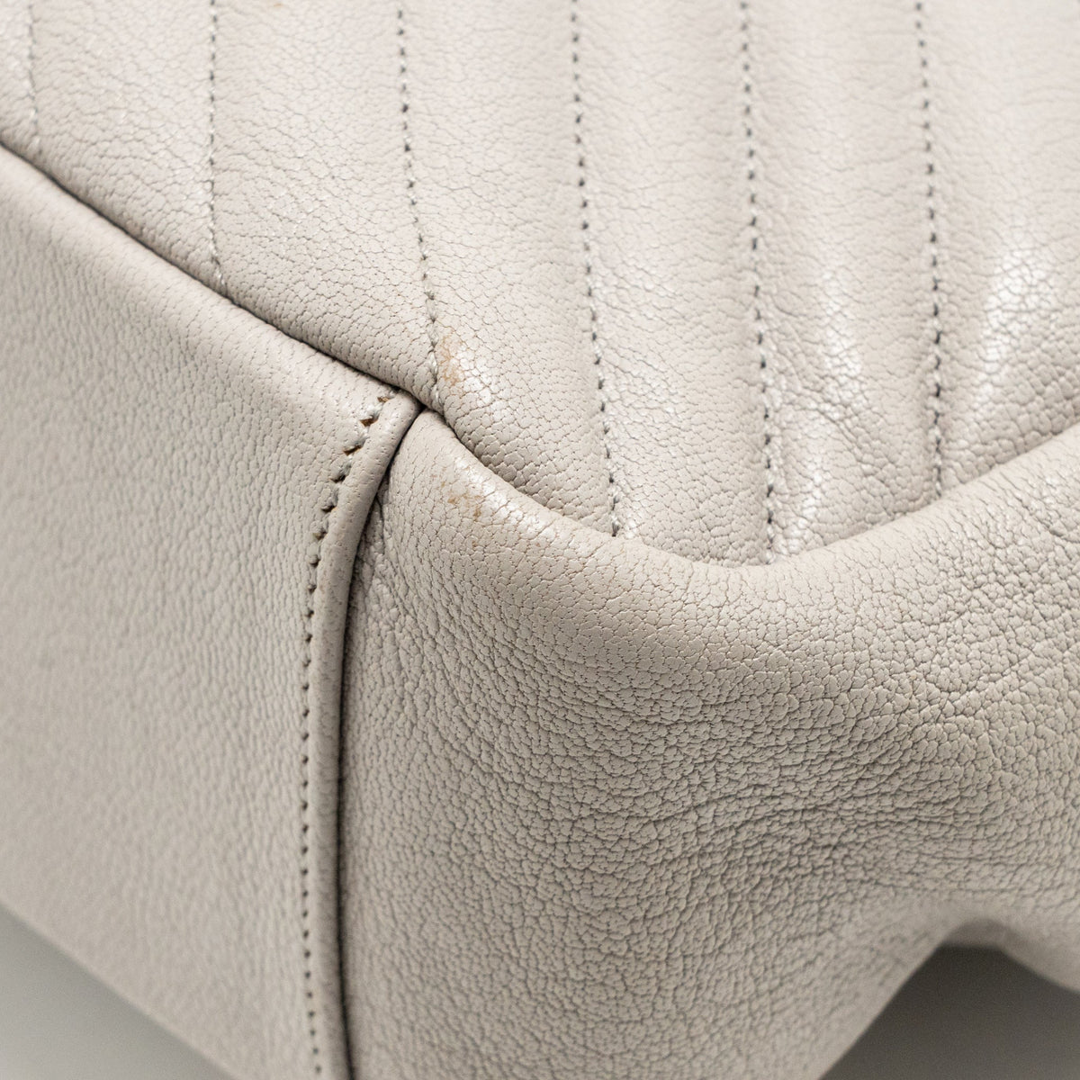 Saint Laurent/YSL Large College Bag Chevron Sheepskin Light Grey SHW
