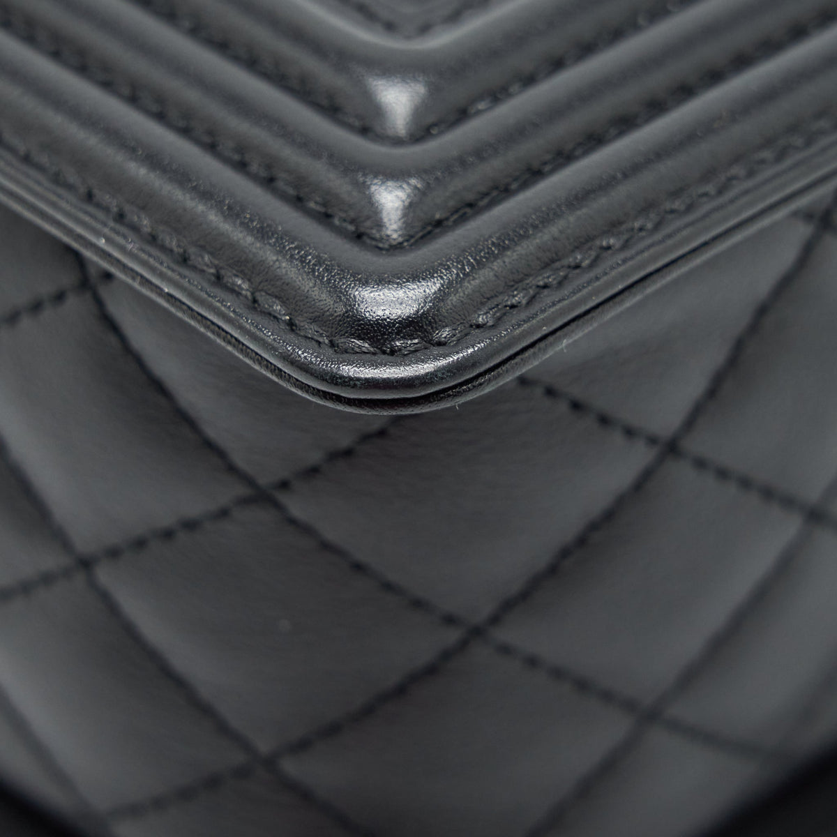 CHANEL MEDIUM BOY BAG QUILTED AND CHEVRON CALFSKIN BLACK SHW