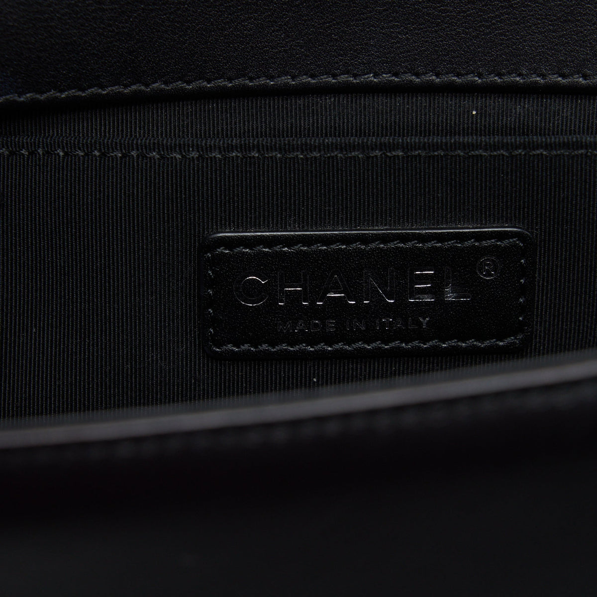 CHANEL MEDIUM BOY BAG QUILTED AND CHEVRON CALFSKIN BLACK SHW