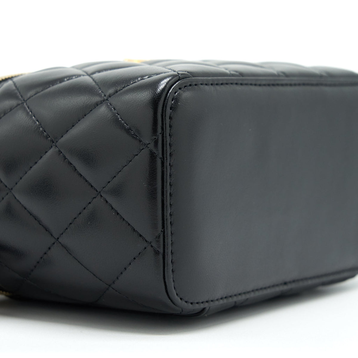 CHANEL 22S LETTER TOP HANDLE LONG VANITY WITH CHAIN LAMBSKIN BLACK GHW