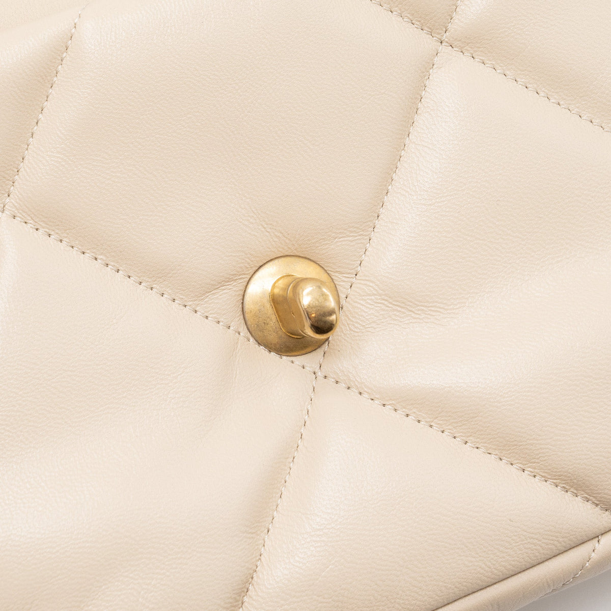 CHANEL SMALL 19 BAG GOATSKIN LIGHT BEIGE MULTICOLOUR HARDWARE