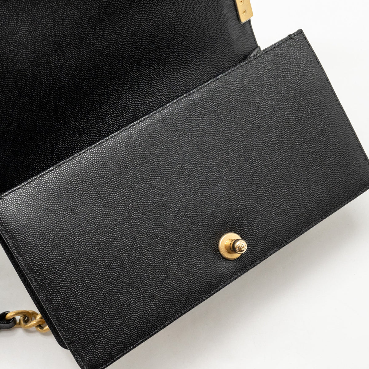 CHANEL MEDIUM BOY BAG CAVIAR BLACK GHW
