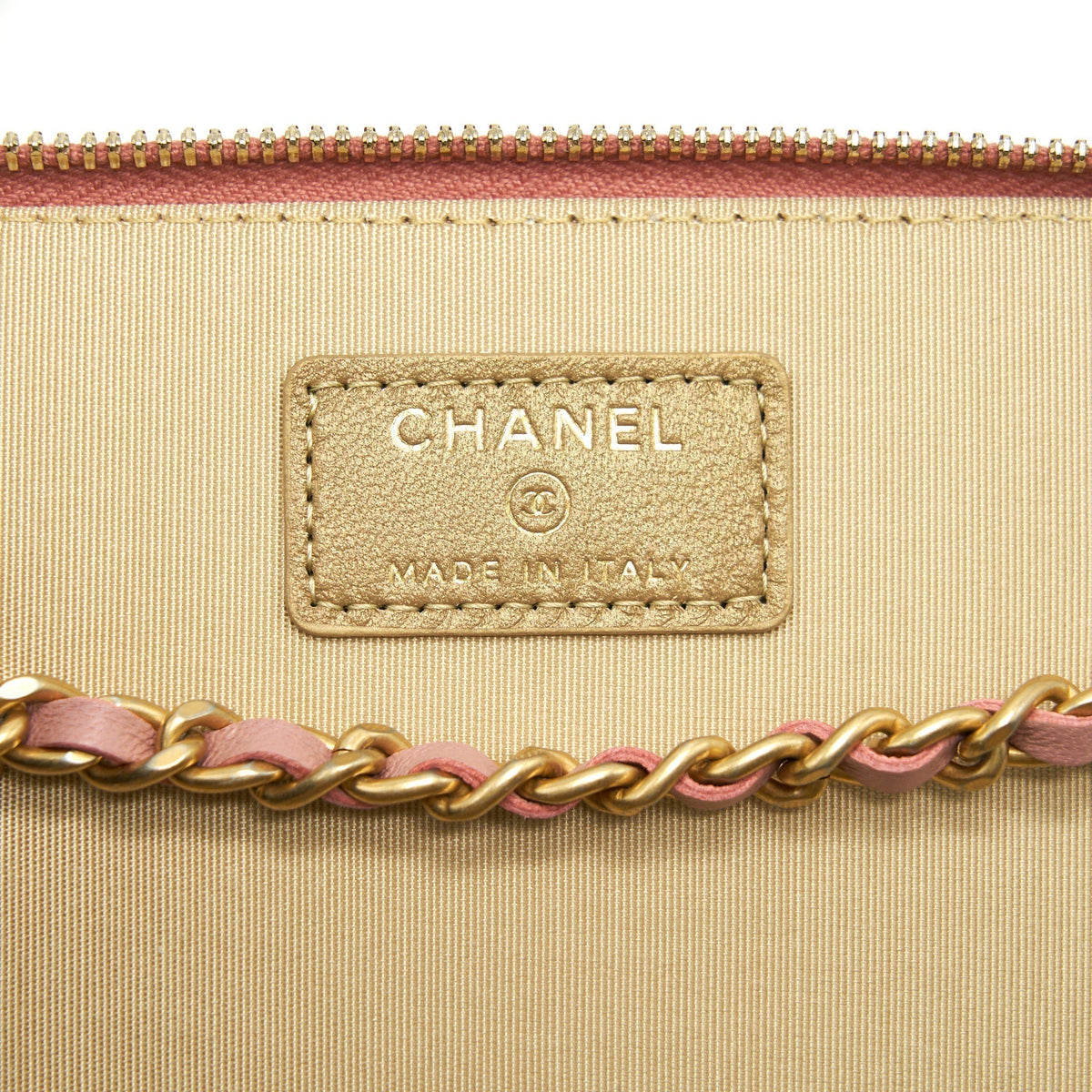 CHANEL 21B PEARL CRUSH RECTANGULAR VANITY WITH CHAIN DARK PINK
