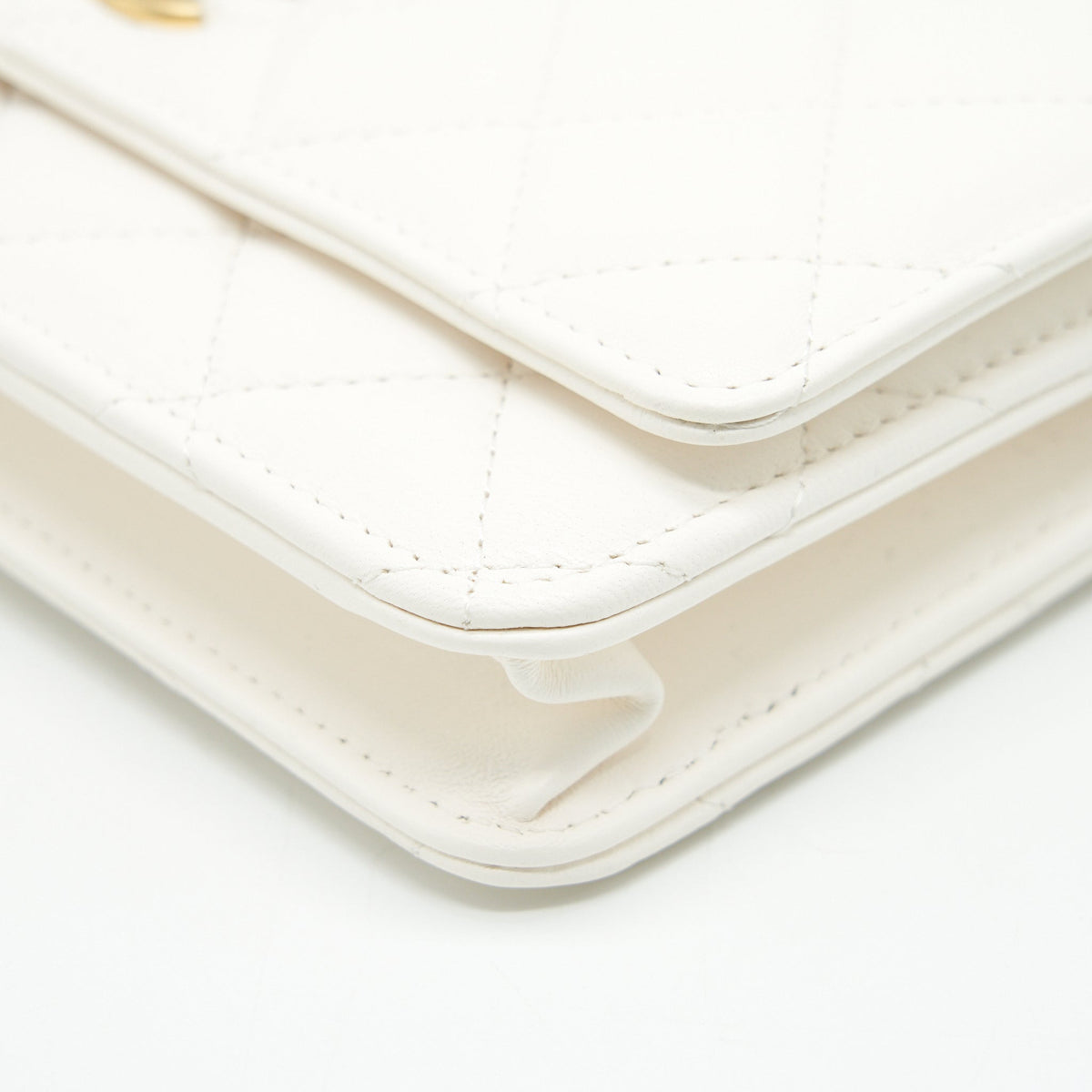 CHANEL PEARL CRUSH WALLET ON CHAIN LAMBSKIN WHITE GHW (MICROCHIP)