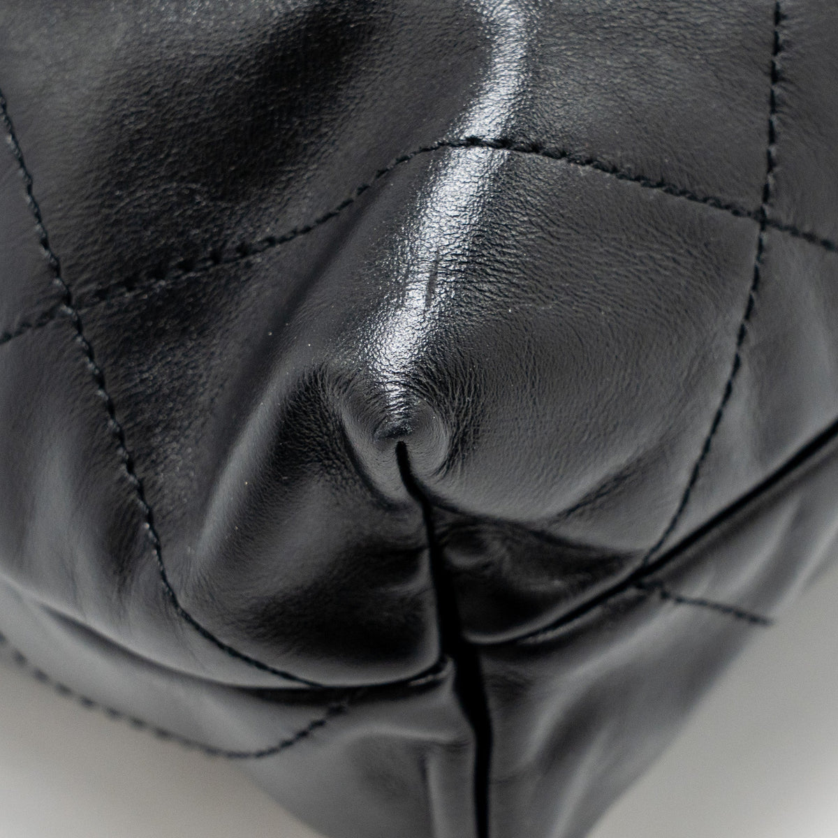 CHANEL SMALL 22 BAG SHINY CALFSKIN BLACK GHW (MICROCHIP)