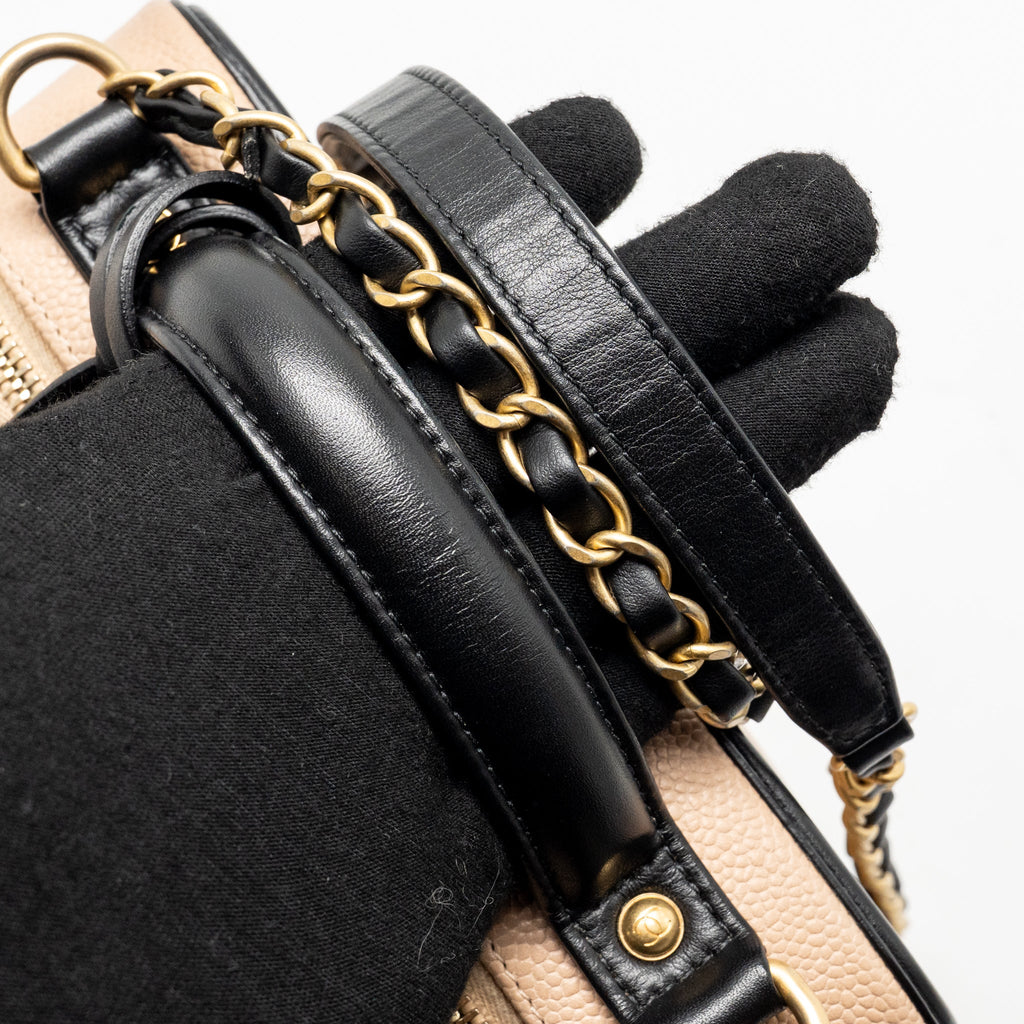 Chanel medium filigree vanity case caviar beige/black GHW