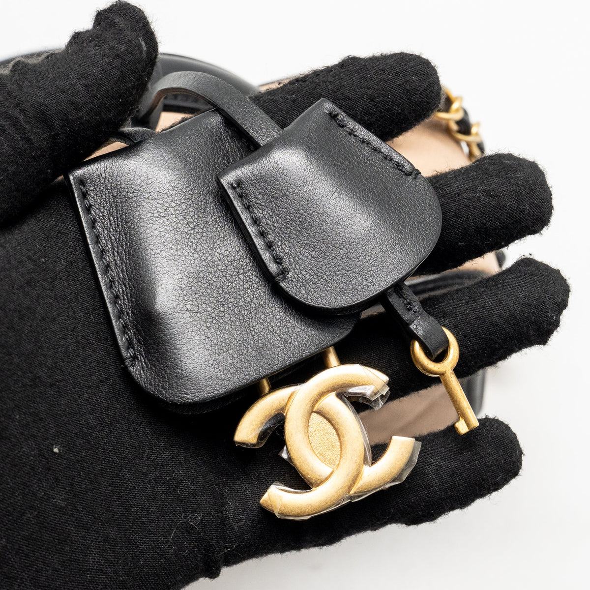 Chanel medium filigree vanity case caviar beige/black GHW
