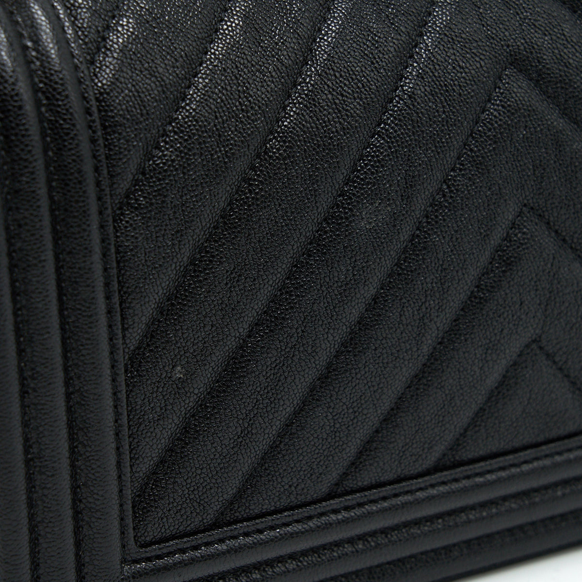 CHANEL CHEVRON MEDIUM BOY CHANEL HANDBAG CAVIAR BLACK GHW
