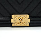 CHANEL CHEVRON MEDIUM BOY CHANEL HANDBAG CAVIAR BLACK GHW