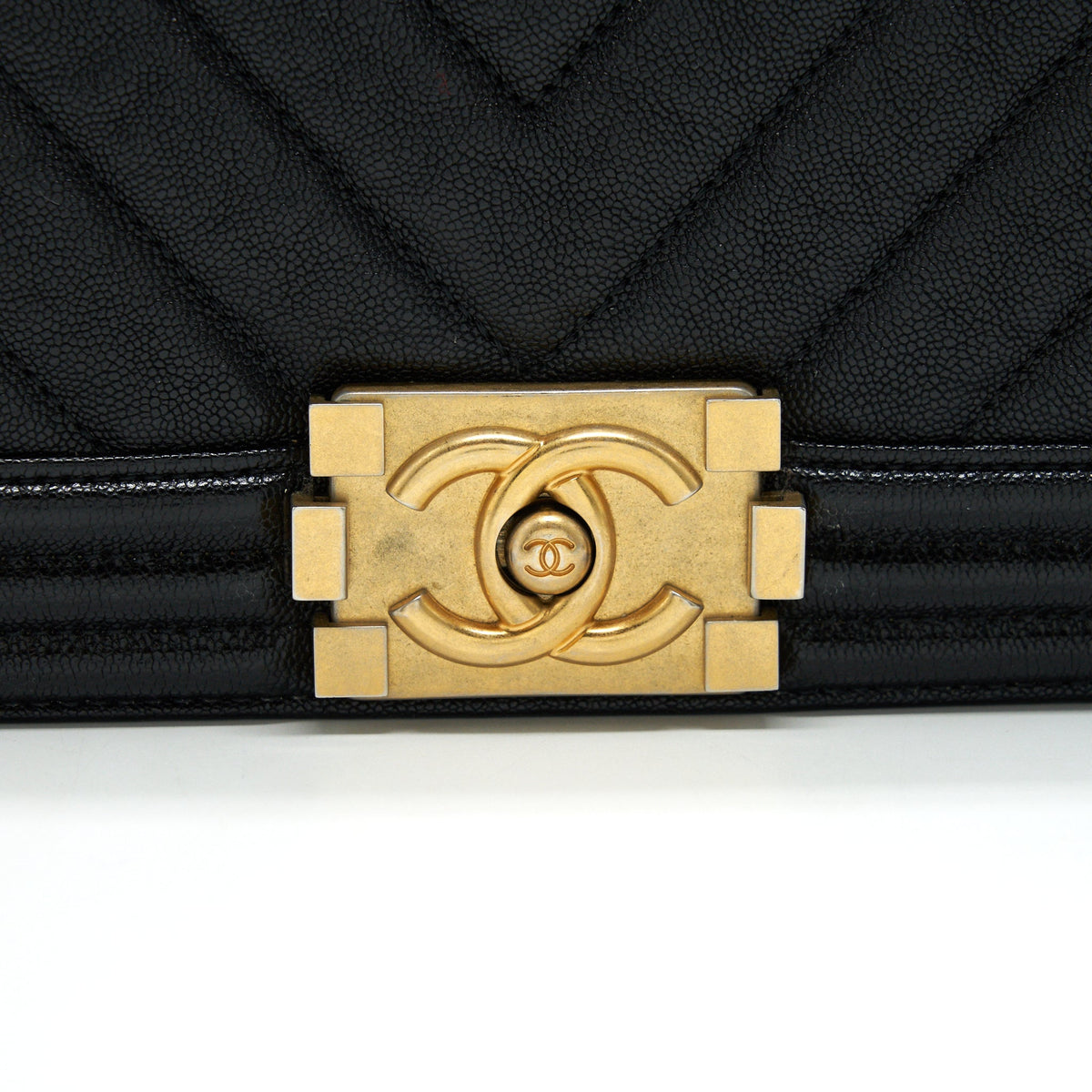 CHANEL CHEVRON MEDIUM BOY CHANEL HANDBAG CAVIAR BLACK GHW
