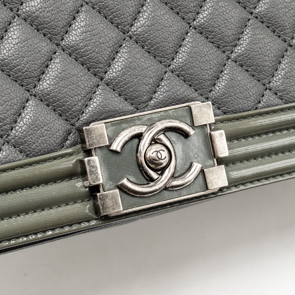 Chanel new medium boy bag goatskin/patent grey ruthenium silver hardware