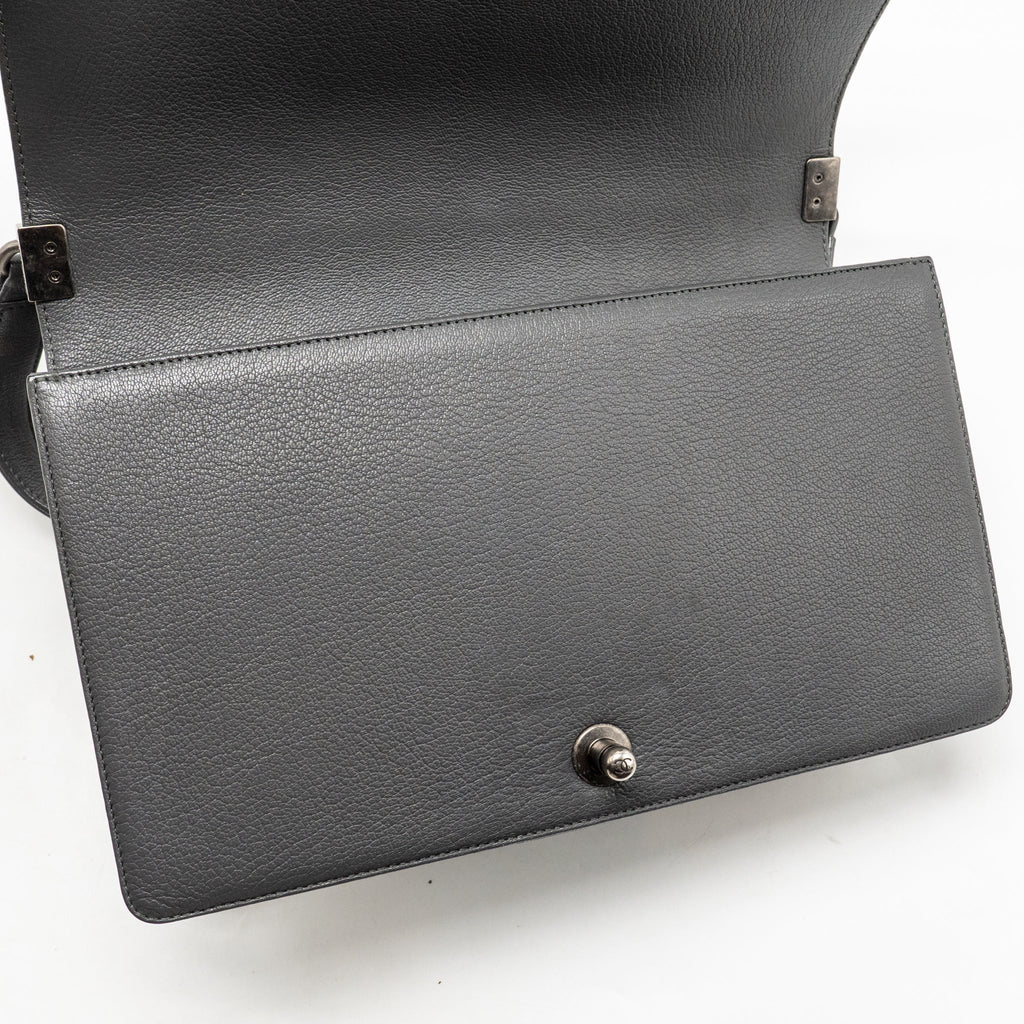 Chanel new medium boy bag goatskin/patent grey ruthenium silver hardware