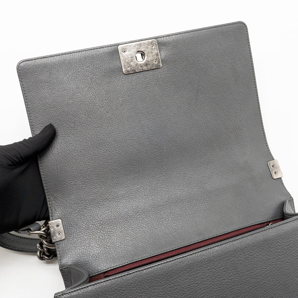 Chanel new medium boy bag goatskin/patent grey ruthenium silver hardware