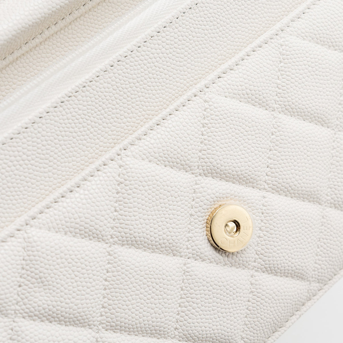 CHANEL CLASSIC WALLET ON CHAIN CAVIAR WHITE LGHW (MICROCHIP)