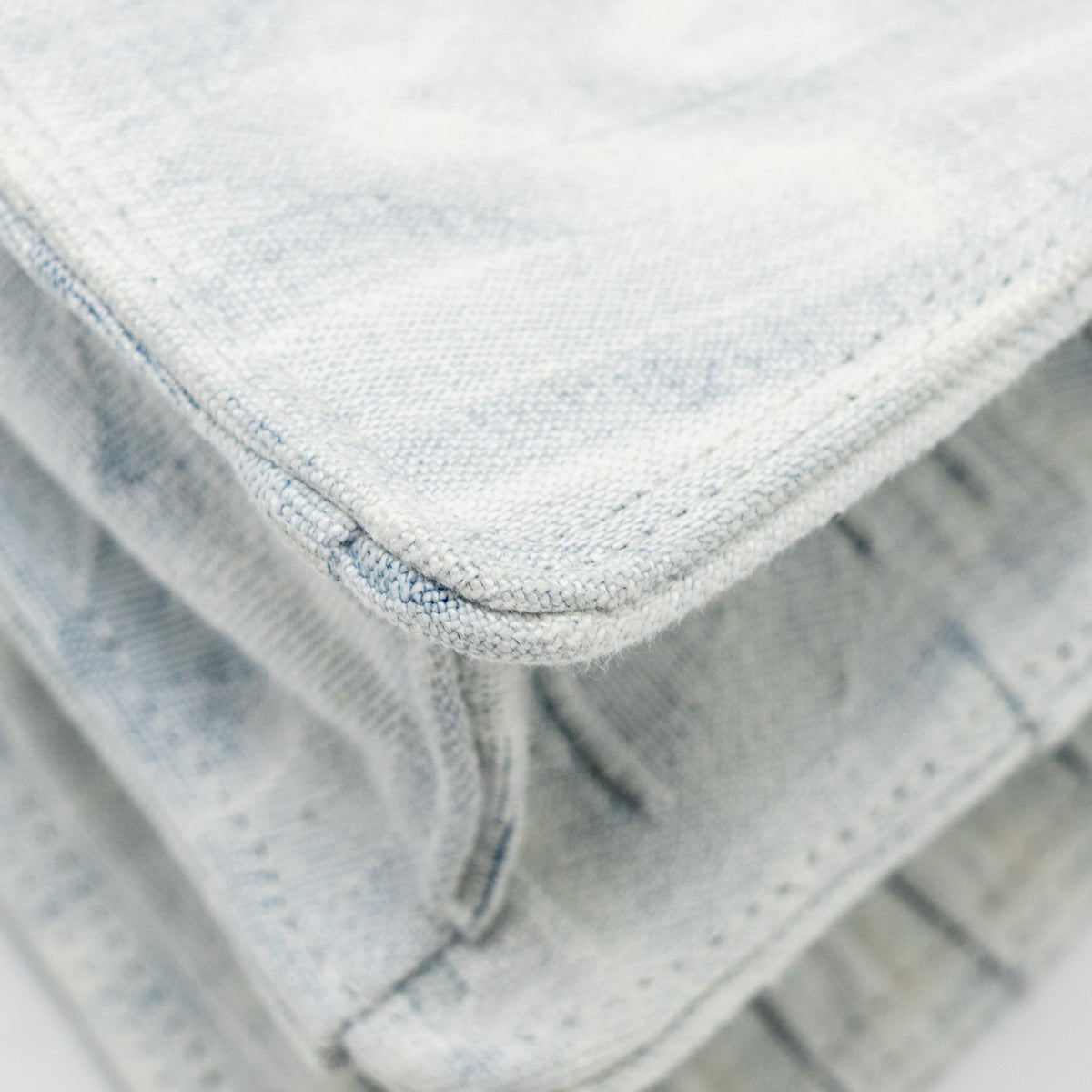 FENDI MEDIUM PEEKABOO ISEEU DENIM WHITE SHW
